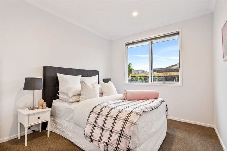 Photo of property in 5 Aporo Drive, Kumeu, 0810