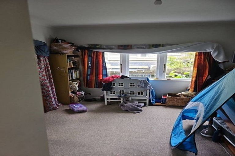 Photo of property in 56 Sylvan Valley Avenue, Titirangi, Auckland, 0604