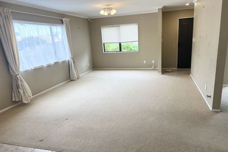 Photo of property in 18 Maidstone Place, Oteha, Auckland, 0632
