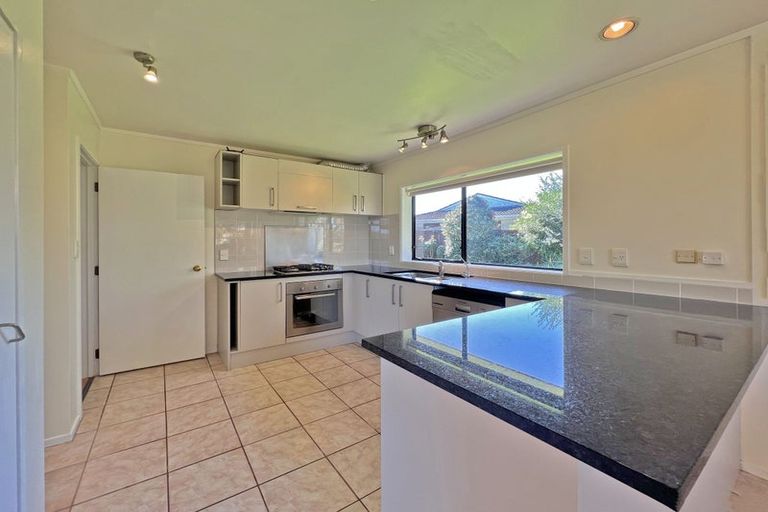 Photo of property in 20b Kallaroo Place, Botany Downs, Auckland, 2010