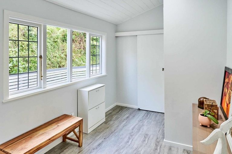 Photo of property in 28 Seaview Road, Paremata, Porirua, 5024