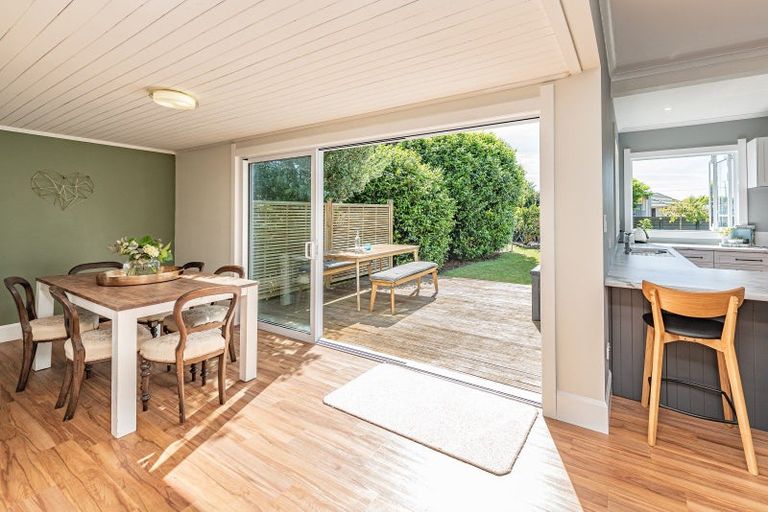 Photo of property in 2 Godwin Crescent, College Estate, Whanganui, 4500