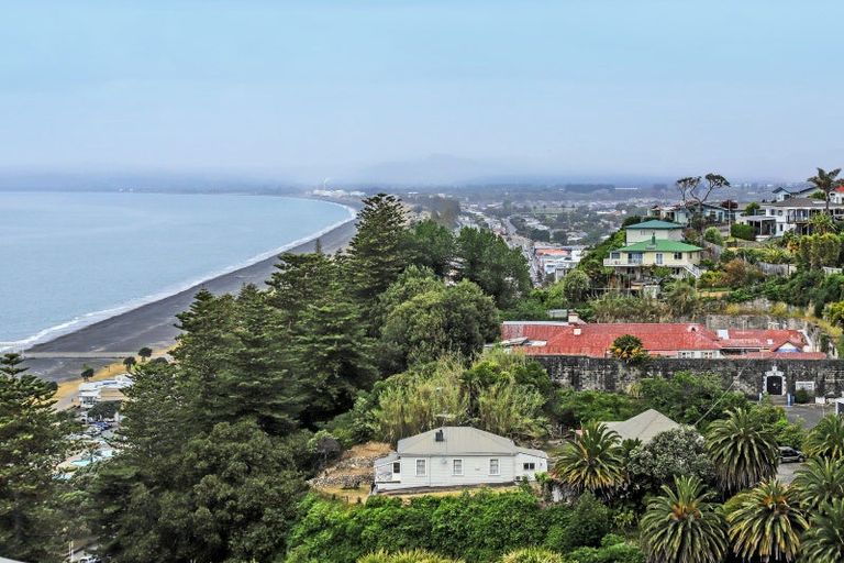 Photo of property in 135 Priestley Terrace, Bluff Hill, Napier, 4110