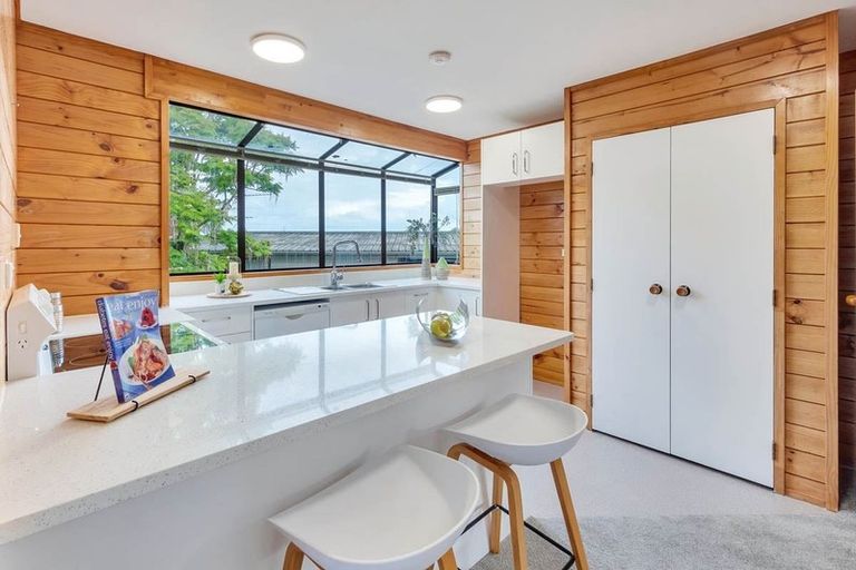 Photo of property in 1/21 Chablis Place, Henderson, Auckland, 0612