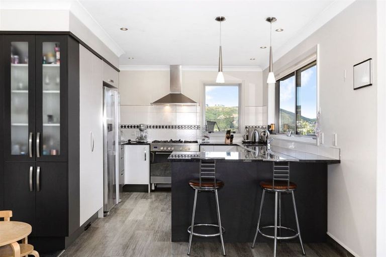 Photo of property in 31 Paparoa Crescent, Aotea, Porirua, 5024