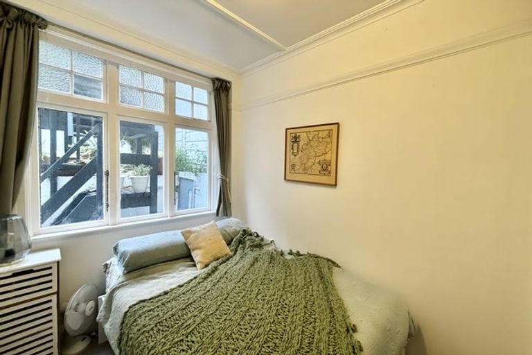 Photo of property in 1/246 Oriental Parade, Oriental Bay, Wellington, 6011