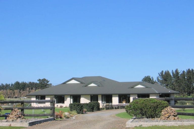 Photo of property in 102 Avenue Road, Foxton, 4891