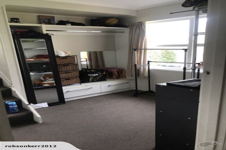 Photo of property in 17 Blanes Road, Weymouth, Auckland, 2103