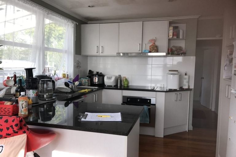 Photo of property in 34 Titirangi Road, New Lynn, Auckland, 0600