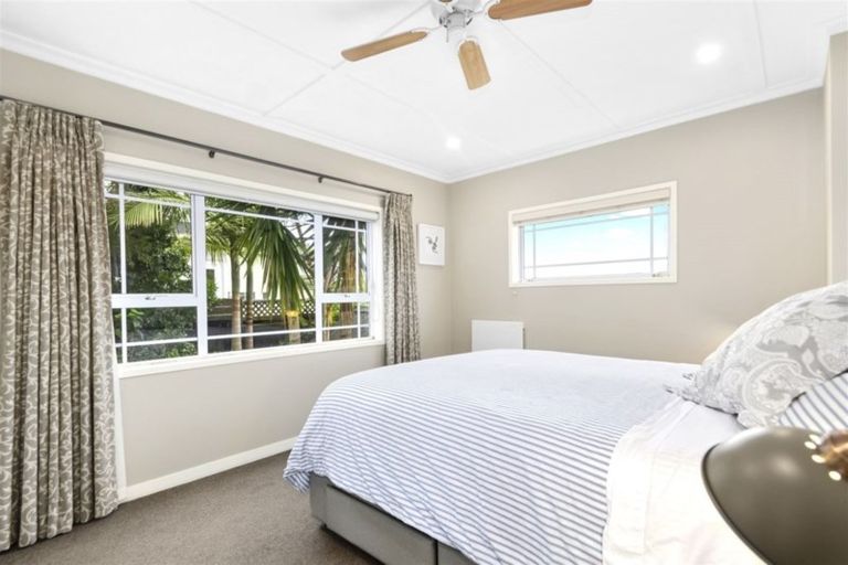 Photo of property in 1/27 Kiteroa Terrace, Rothesay Bay, Auckland, 0630