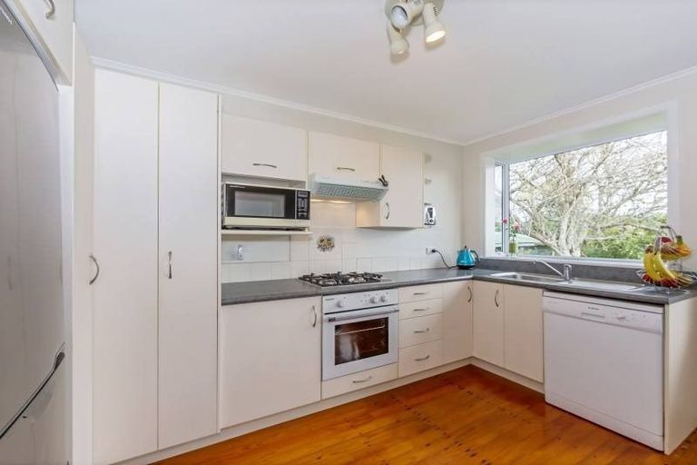 Photo of property in 540 Glenfield Road, Glenfield, Auckland, 0629
