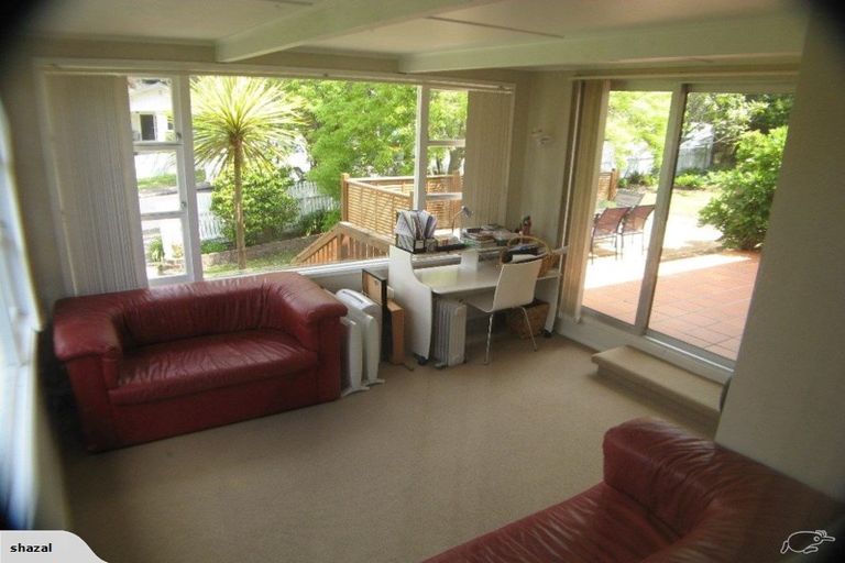 Photo of property in 19 Woodstock Road, Forrest Hill, Auckland, 0620