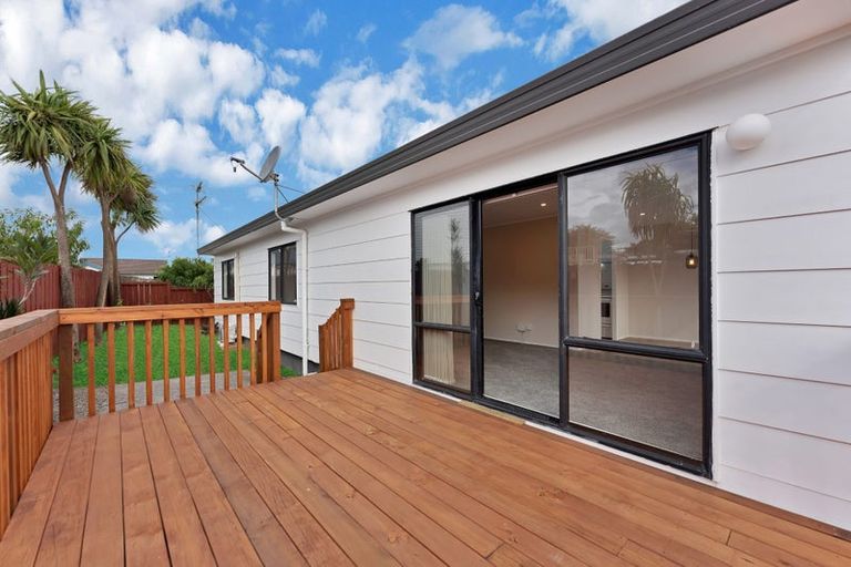 Photo of property in 2/81 Harmel Road, Glendene, Auckland, 0602