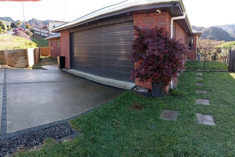Photo of property in 13 Frankie Stevens Place, Riverstone Terraces, Upper Hutt, 5018