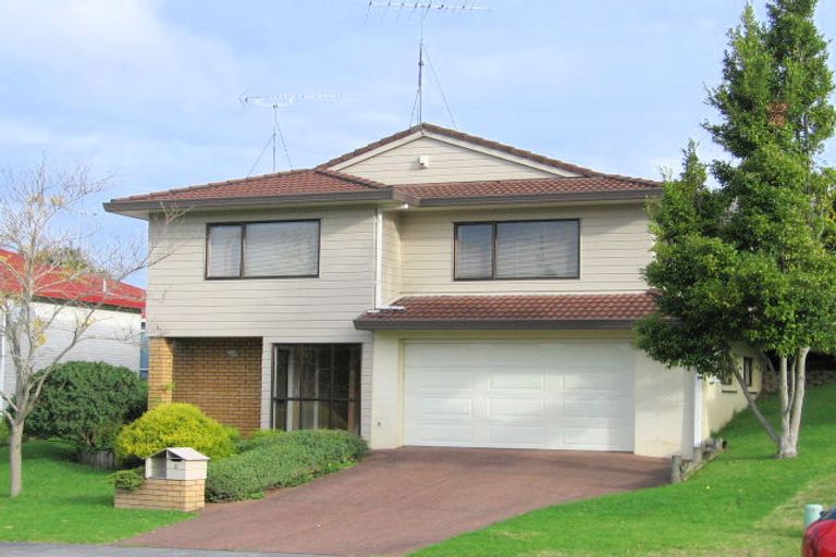 Photo of property in 8 Spears Place, Botany Downs, Auckland, 2010