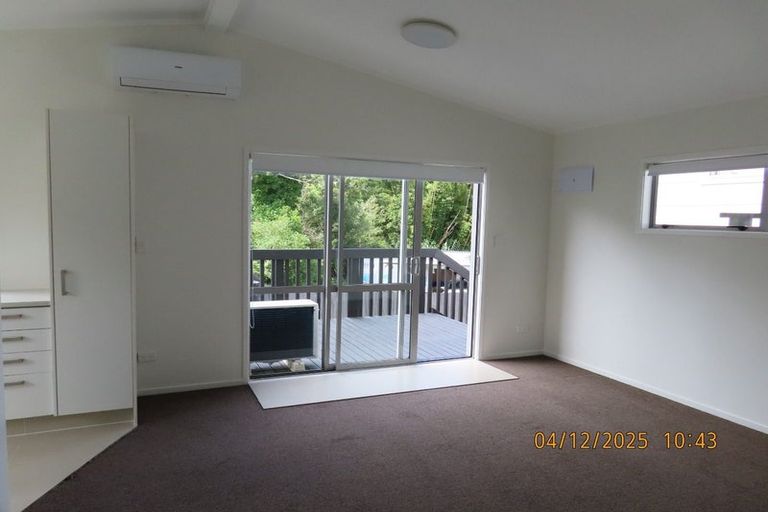 Photo of property in 15 Fernhaven Place, Massey, Auckland, 0614