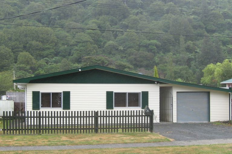 Photo of property in 32a Black Beech Street, Birchville, Upper Hutt, 5018