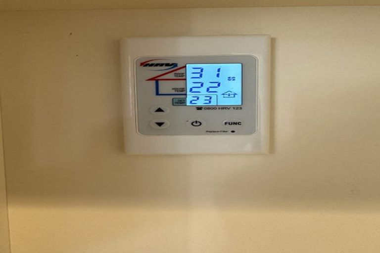 Photo of property in 1/15 Mandica Place, Sunnynook, Auckland, 0632