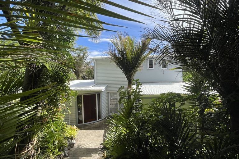 Photo of property in 17 Rayner Road, Piha, New Lynn, 0772