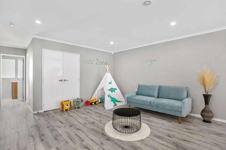 Photo of property in 2b Wyon Way, Flat Bush, Auckland, 2016