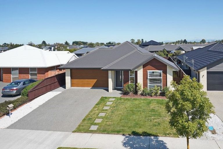 Photo of property in 19 Brockelbank Drive, Kaiapoi, 7630