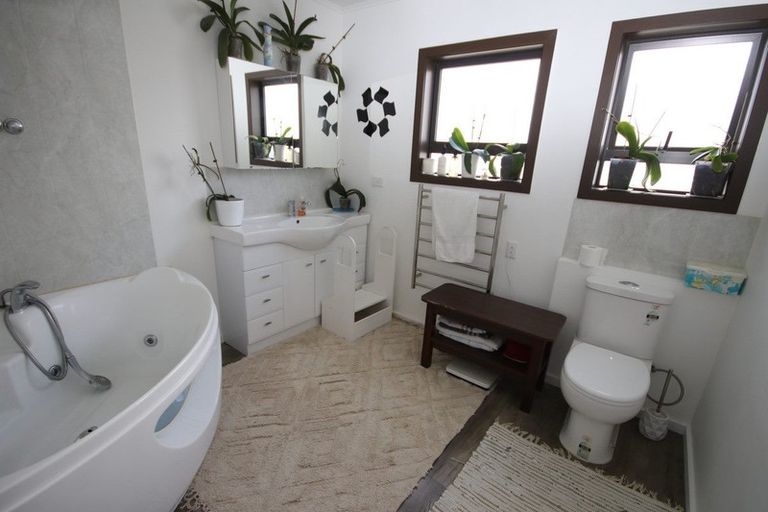 Photo of property in 162 Mcmurdo Street, Tinwald, Ashburton, 7700