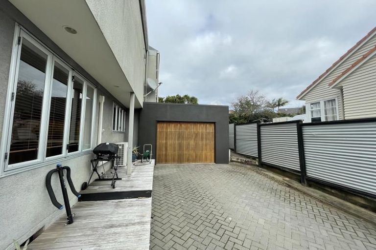 Photo of property in 60 Waiohua Road, Greenlane, Auckland, 1061