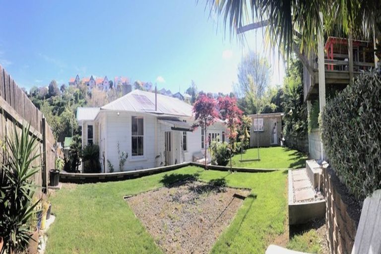 Photo of property in 35 Shakespeare Road, Bluff Hill, Napier, 4110