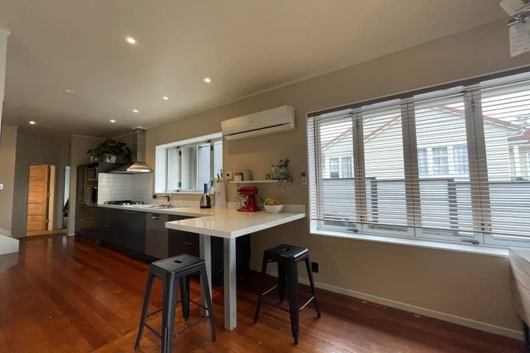 Photo of property in 60 Waiohua Road, Greenlane, Auckland, 1061