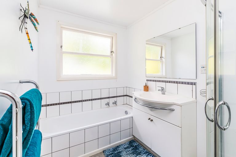 Photo of property in 8 Wilmshurst Place, Tawa, Wellington, 5028