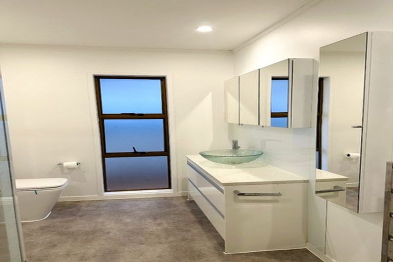 Photo of property in 2/13 Phoenix Place, Papatoetoe, Auckland, 2025