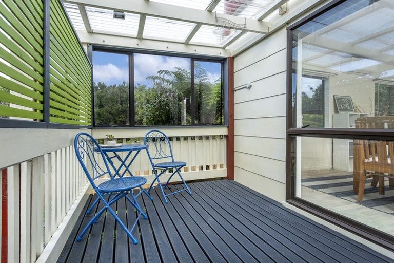 Photo of property in 134 Chelsea View Drive, Chatswood, Auckland, 0626