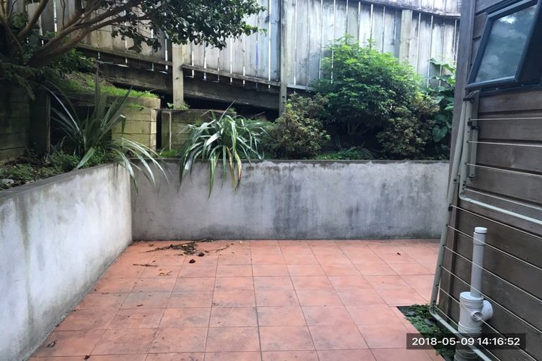 Photo of property in 1/2 Malcolm Lane, Thorndon, Wellington, 6011