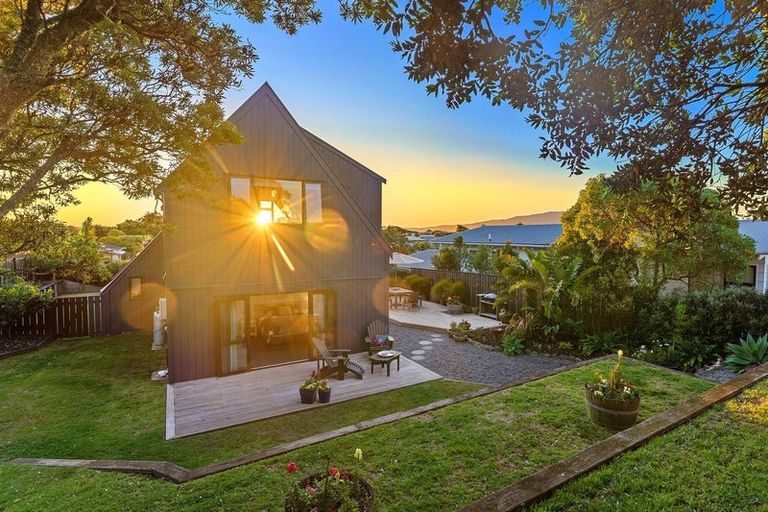 Photo of property in 29 Eruini Street, Waikanae Beach, Waikanae, 5036