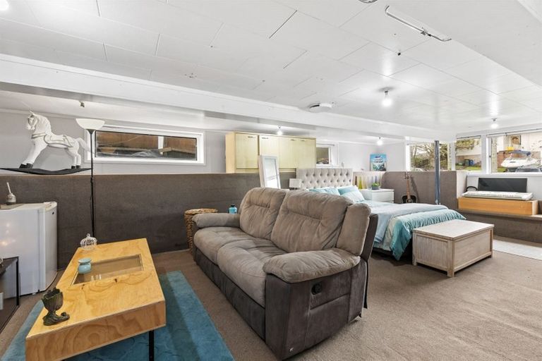 Photo of property in 38 Normanton Street, Glenfield, Auckland, 0629