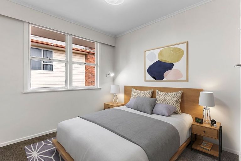 Photo of property in 120 Gossamer Drive, Pakuranga Heights, Auckland, 2010