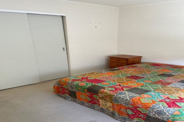 Photo of property in The Haven, 9/120 Beach Haven Road, Beach Haven, Auckland, 0626