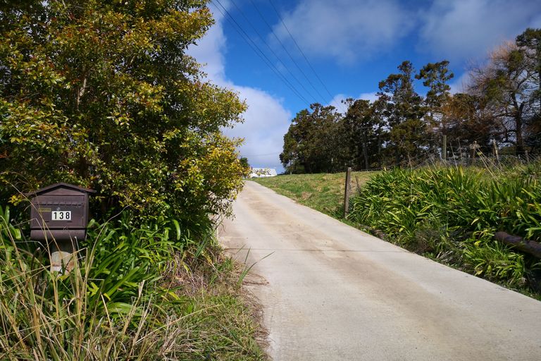 Photo of property in 138 Pomona Road, Kumeu, 0891