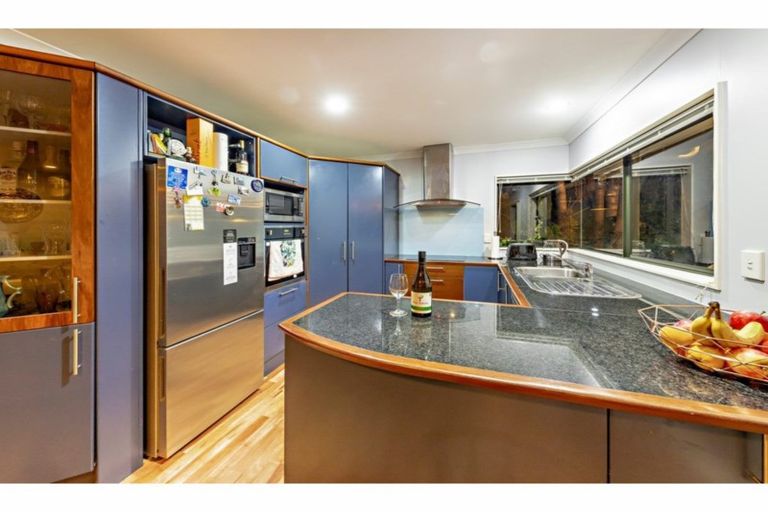 Photo of property in 8 Atlantic Place, Goodwood Heights, Auckland, 2105