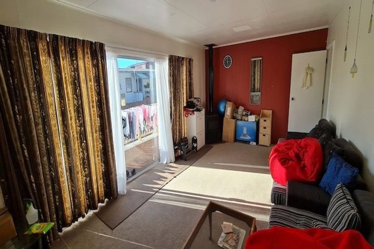 Photo of property in 72 Stewart Drive, Newlands, Wellington, 6037