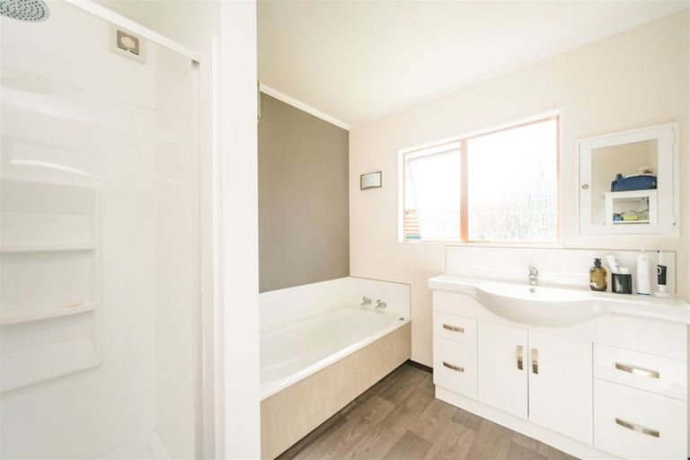 Photo of property in 6 Pukatea Place, Milson, Palmerston North, 4414