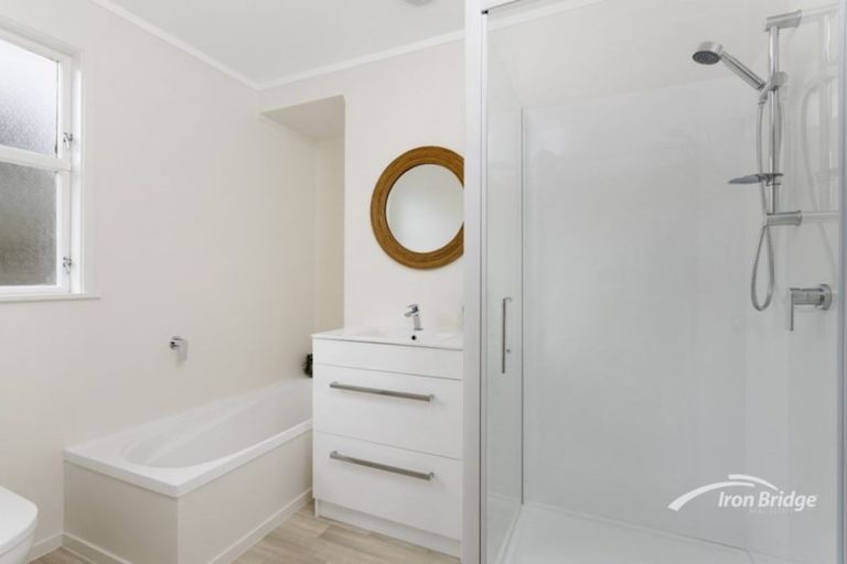 Photo of property in 61 Easton Park Parade, Glenfield, Auckland, 0629