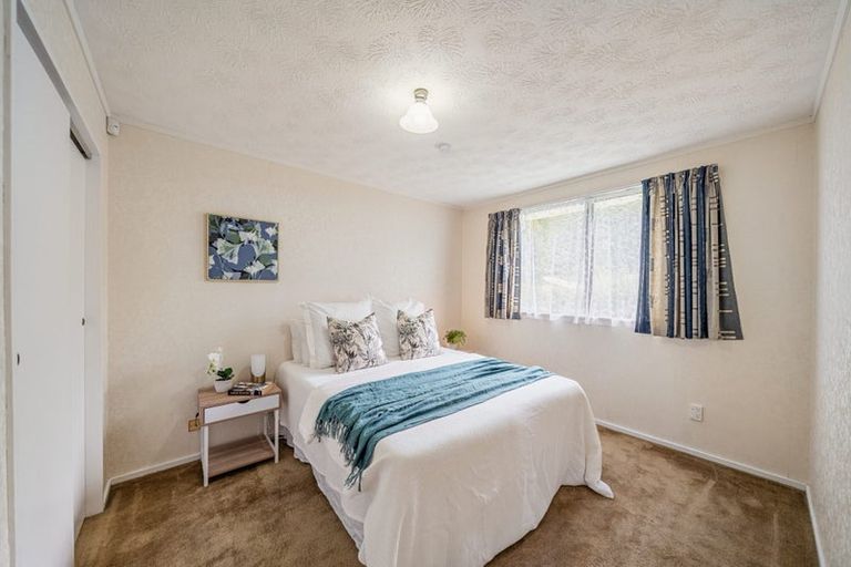 Photo of property in 2a Pokaka Street, Birchville, Upper Hutt, 5018