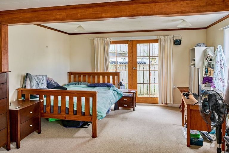 Photo of property in 24 Redwood Avenue, Tawa, Wellington, 5028