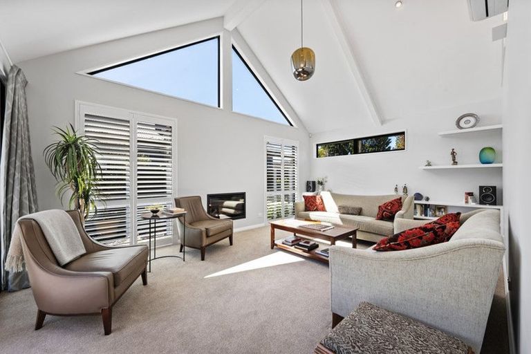 Photo of property in 17 Lees Road, Strowan, Christchurch, 8052