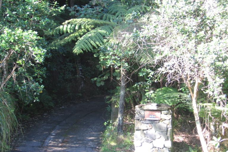 Photo of property in 258 Konini Road, Titirangi, Auckland, 0604