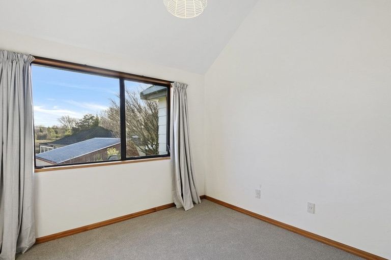Photo of property in 32 Connemara Drive, Northwood, Christchurch, 8051