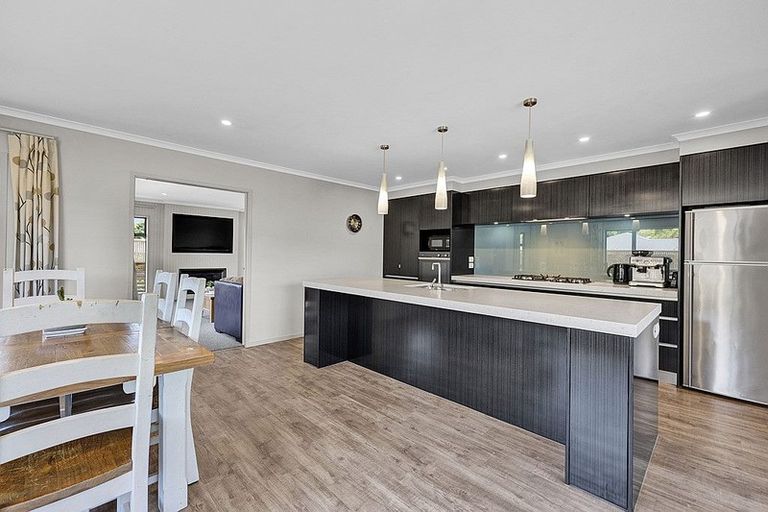 Photo of property in 2 Pipitea Place, Whalers Gate, New Plymouth, 4310