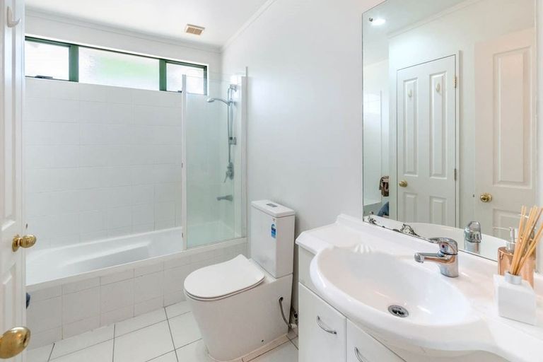 Photo of property in 2 Albizia Avenue, Henderson, Auckland, 0612