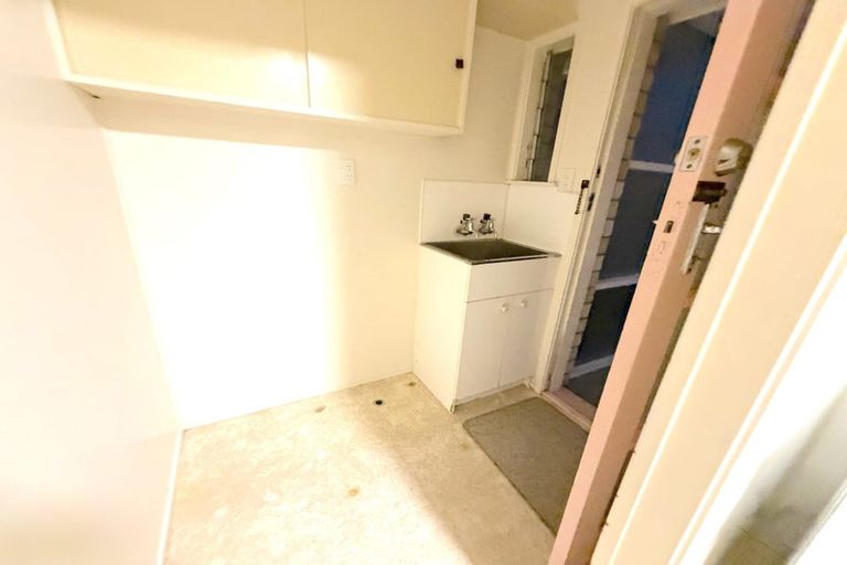 Photo of property in 1/3 Cheryl Place, Hillcrest, Auckland, 0627